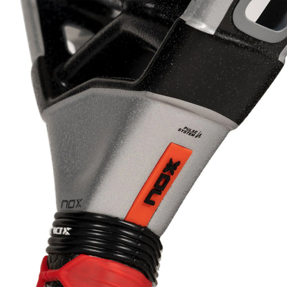 Raquete de Padel NoxSport AT10 Luxury Genius 18K 2024 Agustin Tapia / Preta e Branca